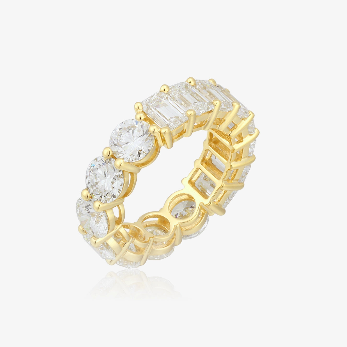 Anillo de eternidad de media esmeralda y media caña de laboratorio