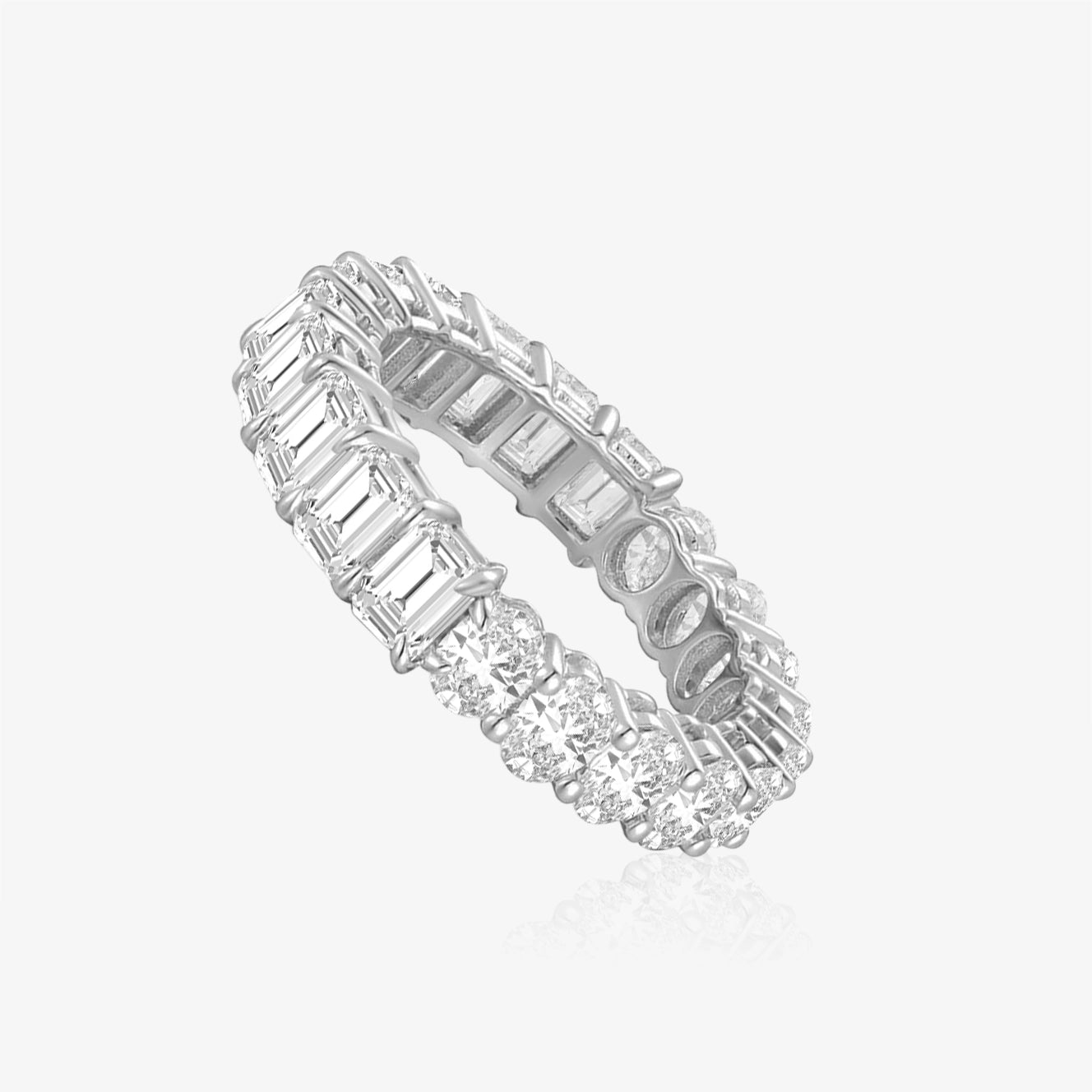 Anillo de eternidad ovalado y con corte esmeralda de laboratorio