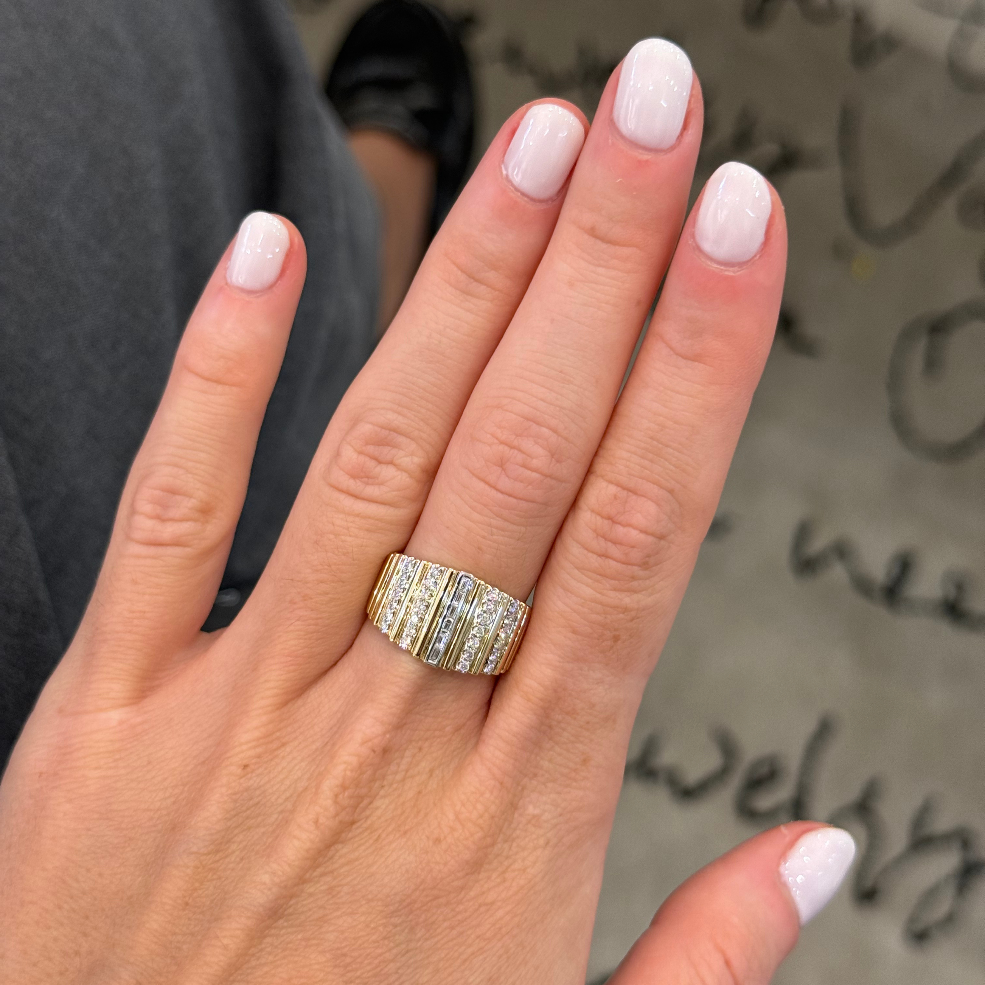 Anillo de rayas con cinco filas de diamantes