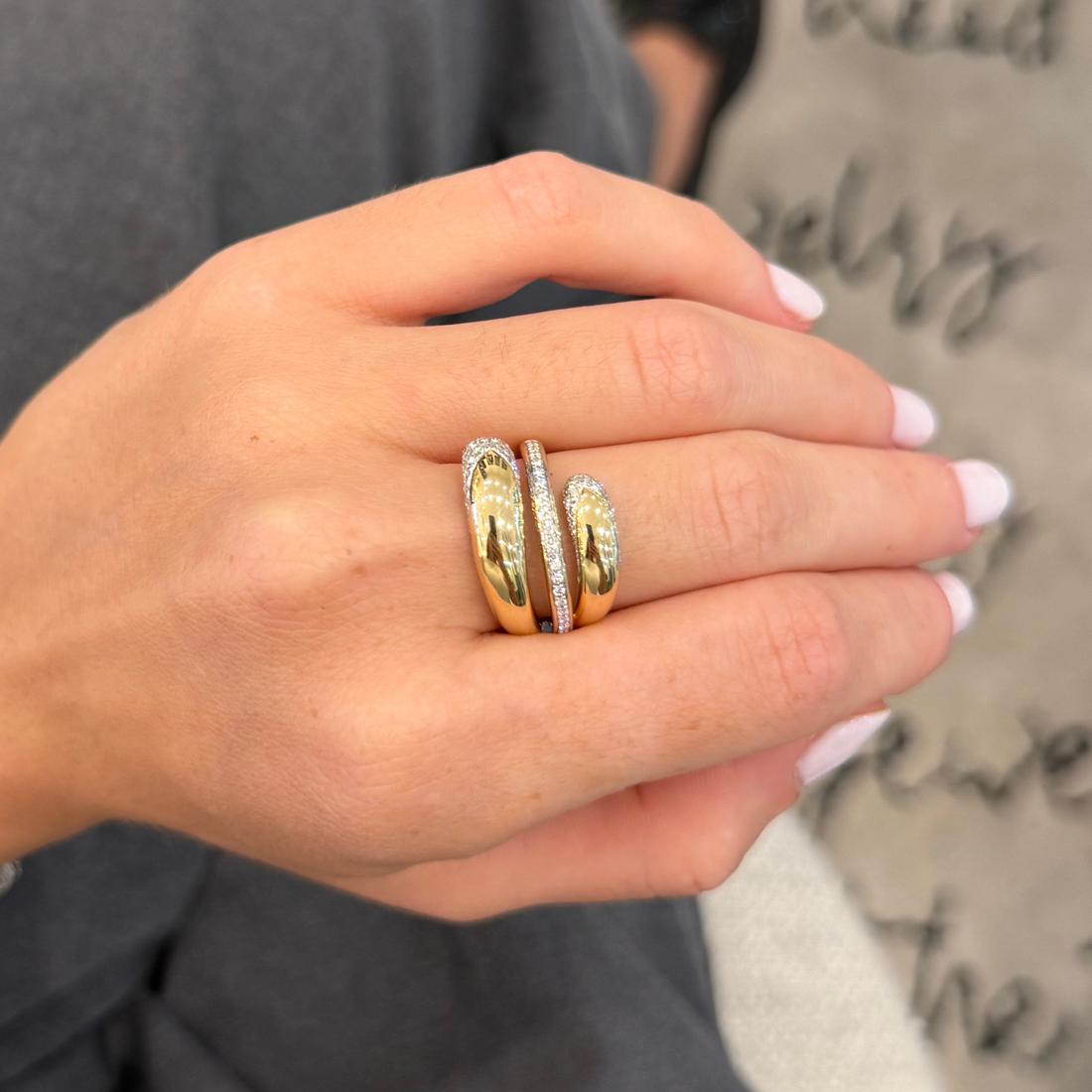 Anillo de diamantes de triple hilera